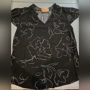 EVRI Black Blouse with White Floral Design (4c10)